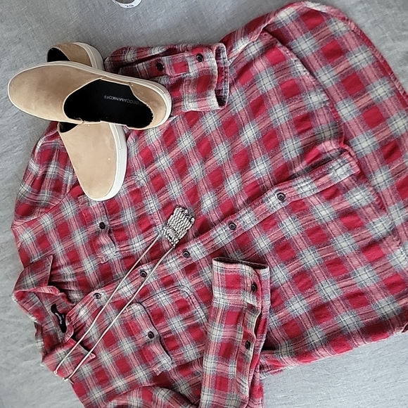 Madwell High Low Plaid Flannel Button Up - Picture 2 of 13
